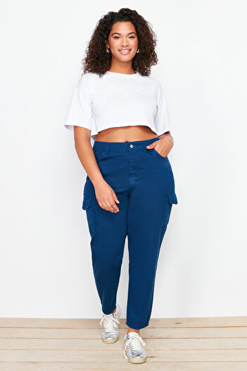 Trendyol Curve Dark Blue Cargo Pocket Detailed Mom Fit Jeans TBBSS24CJ00012