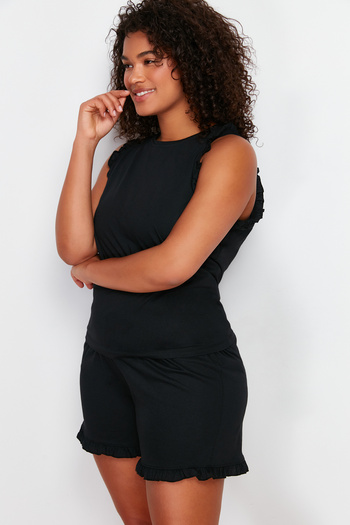 Trendyol Curve Black Frill Detailed Athlete-Shorts Knitted Pajamas Set TBBSS24AI00017