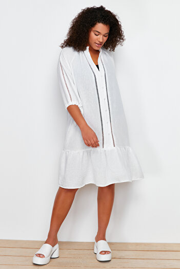 Trendyol Curve V-Neck White Beach Dress - Flounce Skirt and Button Detail TBBSS24AH00100