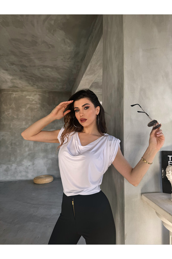 Fav Style Γυναικεία μπλούζα με λαιμόκοψη με επένδυση από δαντέλα λευκή