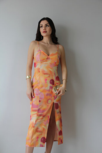Julidress Julidress Kadın Çok Renkli Batik Desenli Askılı Yırtmaçlı Midi Elbise