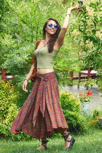 Los banditos Loose Midi Flared Skirt with Tie Waist