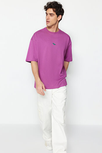 Trendyol Collection Βαμβακερό μπλουζάκι Dinosaur Embroidered Plum Oversize - TMNSS23TS00243