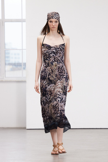 Trendyol Collection Περιορισμένης έκδοσης Καφέ Animal Print Φόρεμα Maxi με επένδυση από σιφόν TWOSS24EL00552