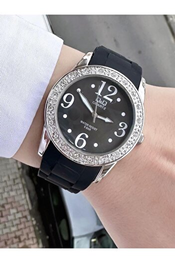 Q&Q  Women's Plastic Cord Wristwatch