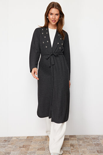 Trendyol Modest Kšiltovka & Ferace z antracitového kamene TCTSS24KF00017