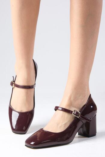 Mio Gusto Alda Burgundy Color Patent Leather Blunt Toe Women's Heeled Shoes