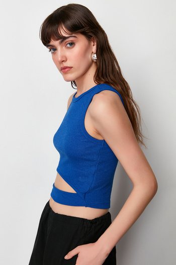 Trendyol Collection Saks Cut Out Detailed Crew Neck Knitted Tank Top TWOSS24AL00043