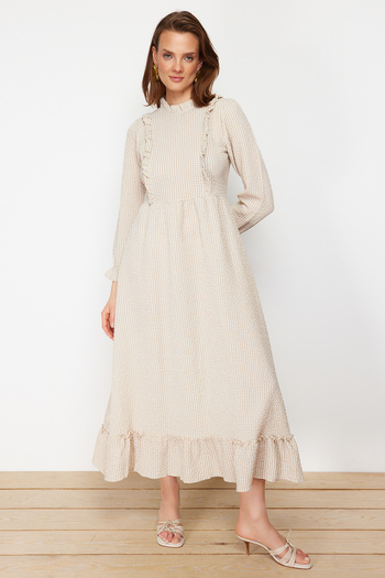 Trendyol Modest Béžové tkané šaty se vzorem Gingham TCTSS21EB0028