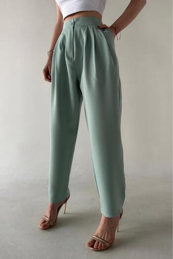 NUDEQUEEN Women's Pleated Carrot Trousers KGT-XPL6371
