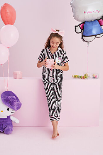 Siyah İnci Hello Kitty Lisanslı %100 Pamuk Siyah Beyaz Çok Renkli Düğmeli Biyeli Pijama Takım