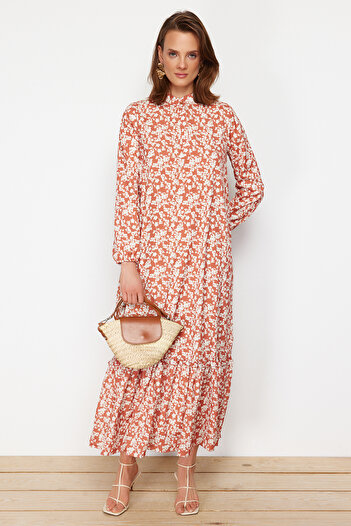 Trendyol Modest Πλακάκι Floral στάμπα Πλεκτό φόρεμα με φόδρα με βολάν μισό πατιλέτα TCTSS21EL3353