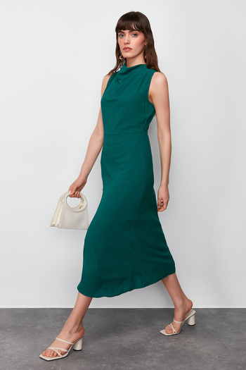 Trendyol Collection Smaragdově zelená Degaje Detail střihu sukně Midi Woven Šaty TWOSS24EL00390