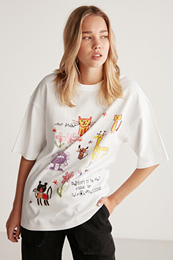 GRIMELANGE Mıllıe Γυναικείο 100% οργανικό βαμβάκι Oversize Λευκό T-shirt με φαρδιά εφαρμογή και λεπτομέρεια κεντήματος