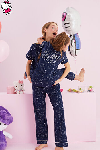 Siyah İnci Піжама з ліцензією Hello Kitty, 100% бавовна, темно-синя, різнокольорові ґудзики та комір