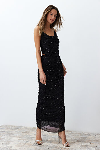 Trendyol Collection Černá lesklá pletená dlouhá sukně TPRSS24ET00008