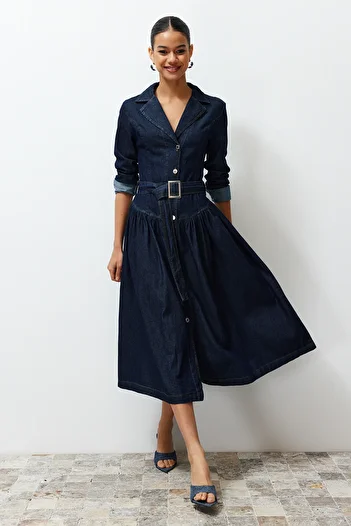 Trendyol Collection Σακάκι γιακά Maxi Τζιν Φόρεμα με Ζώνη - TWOSS24EL00776