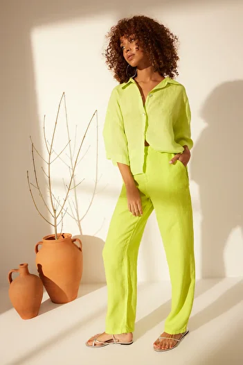 Trendyol Collection Gelbe Hose mit weitem Bein und hoher Taille aus 100 % Leinen TWOSS24JE00246