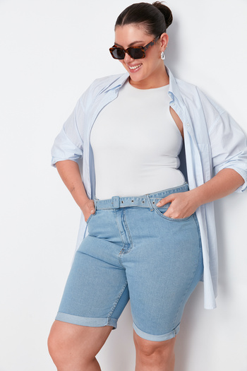 Trendyol Curve Light Blue Belted Stretchy Skinny Denim Shorts TBBSS24AP00017