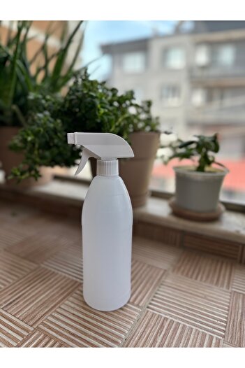 long way The water spray bottle is a practical tool used for plant irrigation, cleaning and many other purposes.