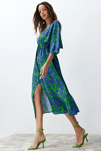 Trendyol Collection Rochie albastră cu imprimeu floral, cu guler dublu, țesut midi TWOSS24EL00913