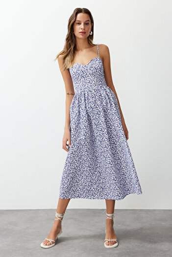 Trendyol Collection Modré květinové vzorované A-line Sweetheart Maxi popelínové tkané šaty TWOSS24EL00700