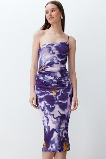Trendyol Collection Rochie creion tricotată cu bretele ajustabile, cu un singur umăr, imprimată mov TWOSS23EL01577