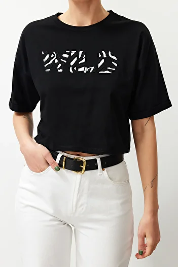 Edit by Trendyol Black Crop Printed Knitted T-Shirt TEDSS24TS00009