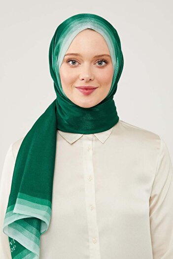 Levidor Emerald Color Transitional Amber Shawl