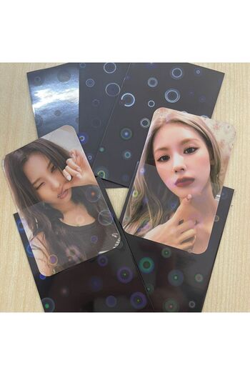 Kpop Dünyasi Siyah Fonlu Daire Desenli Kart Koruyucu (10 Adet)