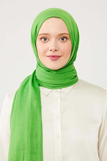 Levidor Green Wrinkled Fabric Hawaiian Shawl
