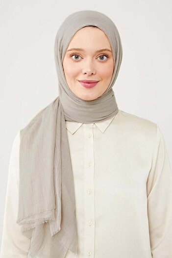 Levidor Gray Wrinkled Fabric Hawaiian Shawl