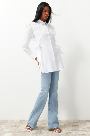 Trendyol Modest Bílá vyšívaná bavlněná košile TCTSS24TG00004