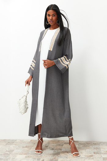 Trendyol Modest Antracitové Brode Detailní dlouhé tkané kimono & Kaftan & Abaya TCTSS24KF00006