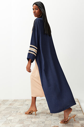 Trendyol Modest Indigo Brode Detailní dlouhé tkané kimono & Kaftan & Abaya TCTSS24KF00006