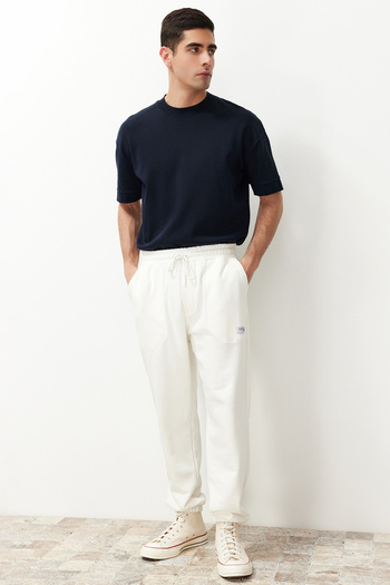 Trendyol Collection Ecru Regular Fit - Ετικέτα απλικέ ραμμένο φούτερ TMNSS23EA00010