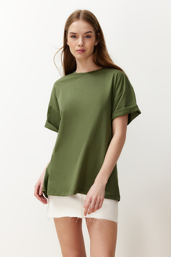 Trendyol Collection Χακί 100% βαμβακερό Boyfriend/Πλεκτό μπλουζάκι με φαρδιά λαιμόκοψη TWOSS20TS0134