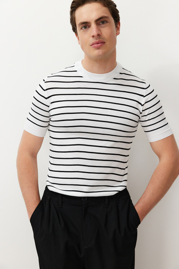 Trendyol Collection Μπλουζάκι με ριγέ λευκό πλεκτό λαιμόκοψη - Βαμβακερή λεπτή εφαρμογή TMNSS24TS00254