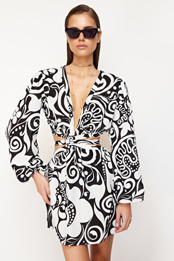Trendyol Collection Μίνι υφαντό φόρεμα παραλίας με λουλουδάτο σχέδιο TBESS23EL00140