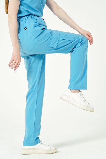 Pratik Medikal Bluză medicală unisex albastru deschis din lycra cu buzunare cargo - Uniformă pentru doctor și asistent.