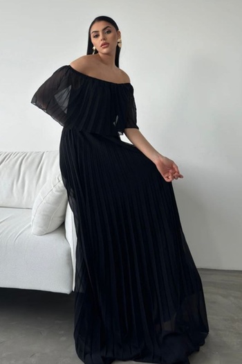 lovebox Kadın Şifon Kumaş Straplez Yaka Piliseli Tasarım Siyah Maxi Abiye Elbise 582848