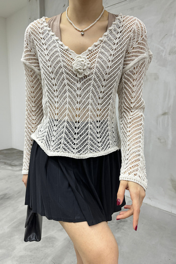 LE CARAMBOLE Women's Cream V-Neck Knitwear Blouse with Rose Detail on the Front