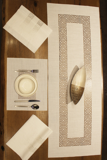 Filamente Custom Tableware / Runner 6 Pieces Napkin American Service / Laser Cut