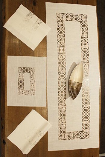 Filamente Custom Tableware / Runner 6 Pieces Napkin American Service / Laser Cut
