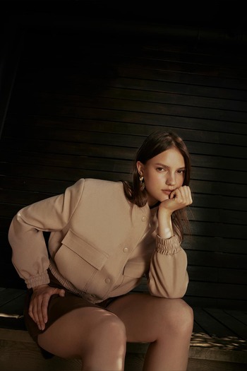 Quzu Big Pocket Detailed Bomber Jacket Beige