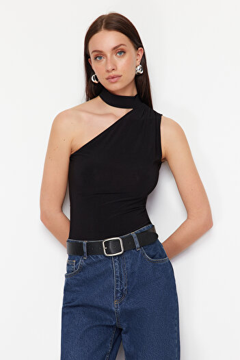 Trendyol Collection Elastyczna dzianina - Czarna dopasowana bluzka z kołnierzykiem choker TWOSS24BZ00507