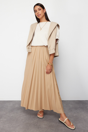 Trendyol Modest Πλισέ σκούρα μπεζ πλεκτή μακριά φούστα - TCTSS24EE00005