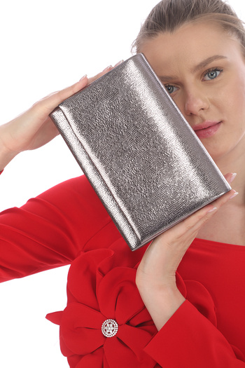 Piedra Platinum Colored Crystal Material Evening Bag with Magnetic Cover, Can Be Used in Hand and with Strap