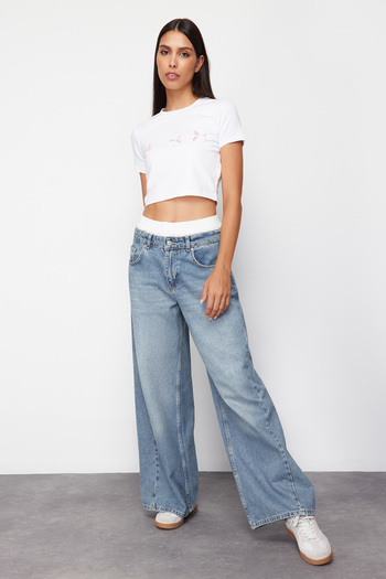 Trendyol Collection Pletené tričko s bílou mašlí s krátkým rukávem TWOSS24TS00248
