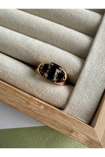 ringbox Siyah Taşlı Serçe Parmak Yüzüğü